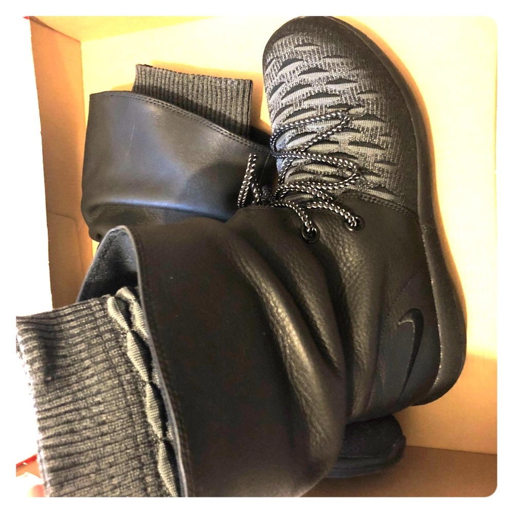 NIKE FLYKNIT ROUSHE 2 NWT